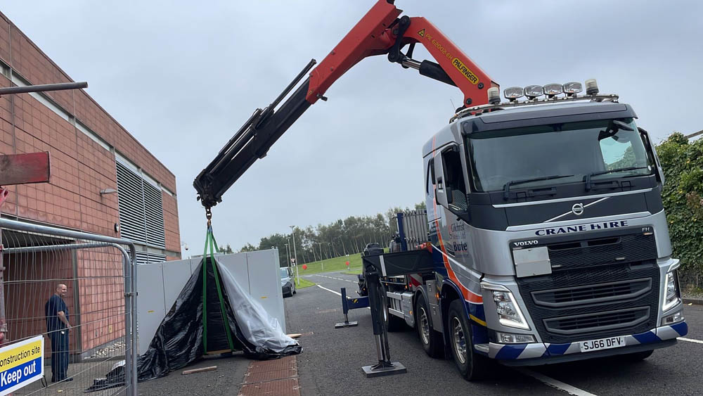 Mini Hiab hire in London for loading and careful site logistics